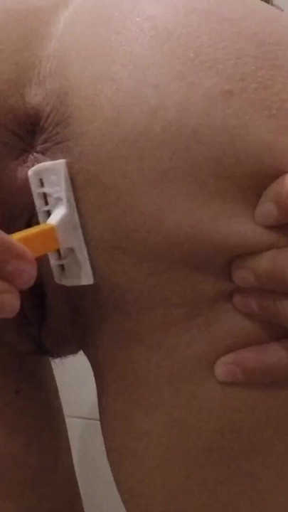 Shaving my tinny pussy | Clip 1