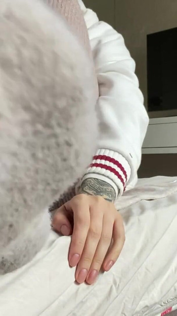 Chaussettes sales et puantes et pieds nus Famtasy | Clip 1