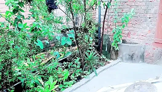Aku nggak bisa menolak kontol abang tiriku dan akhirnya ngentot dia habis-habisan.