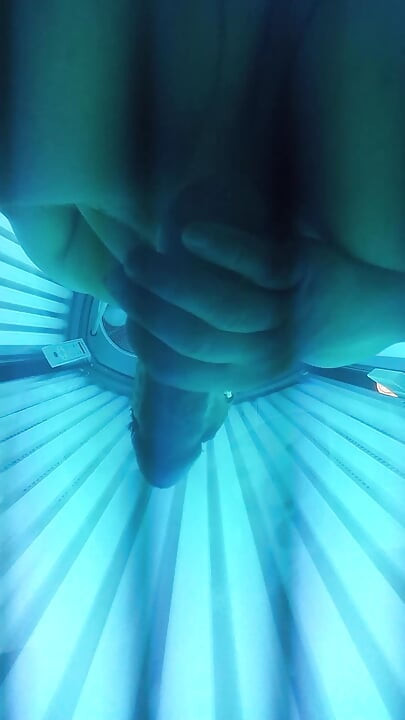 Cum monster in tanning bed