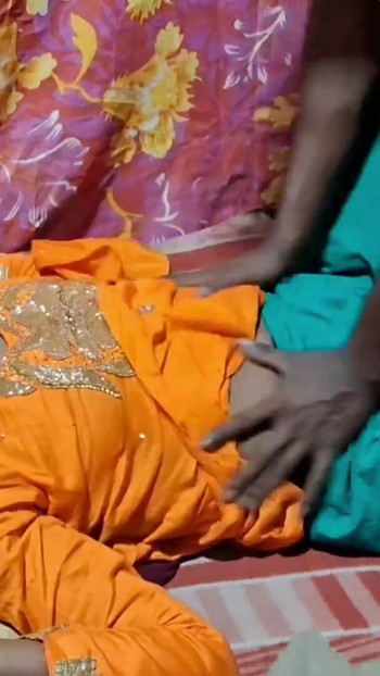 Stunning moment from "Malik Ne naukrani ko Akele Kamre Mein Chut Chud"
