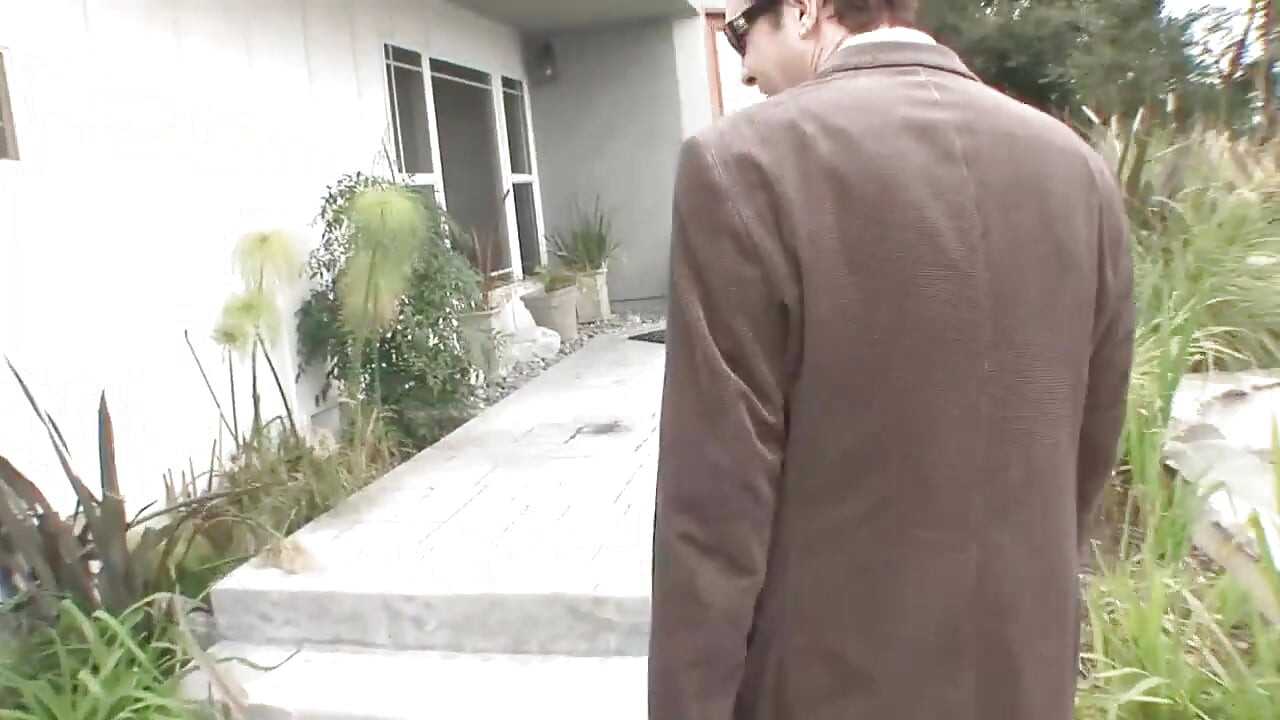 Velký penis špinavého starého muže, který šuká 2 dívky