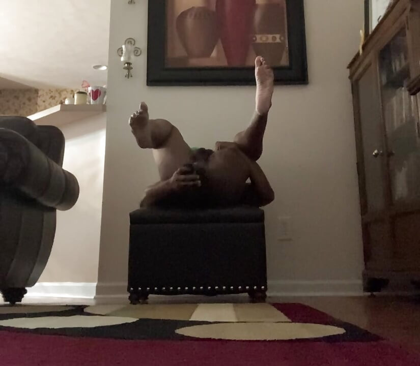 脚を空中に出すディルド xxx