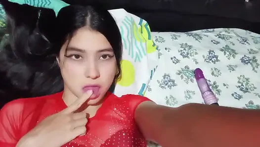 Gara-gara lagi sange berat, aku pengen muasin memekku sendirian sambil nonton aku