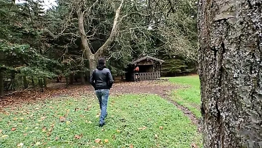 Ngentot gaya doggy di hutan!