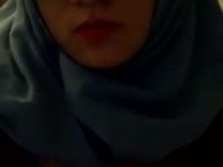 Соло-мастурбация девушек в хиджабе (моя племянница)