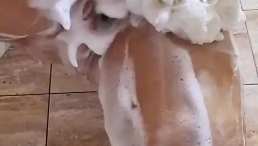 Büyük götlü evli kadın duş alıyor