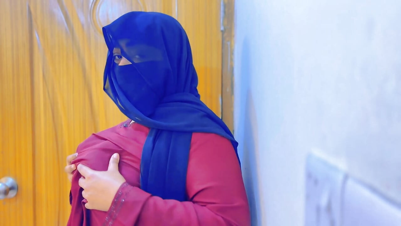 Una ragazza egiziana calda vuole fare sesso con te