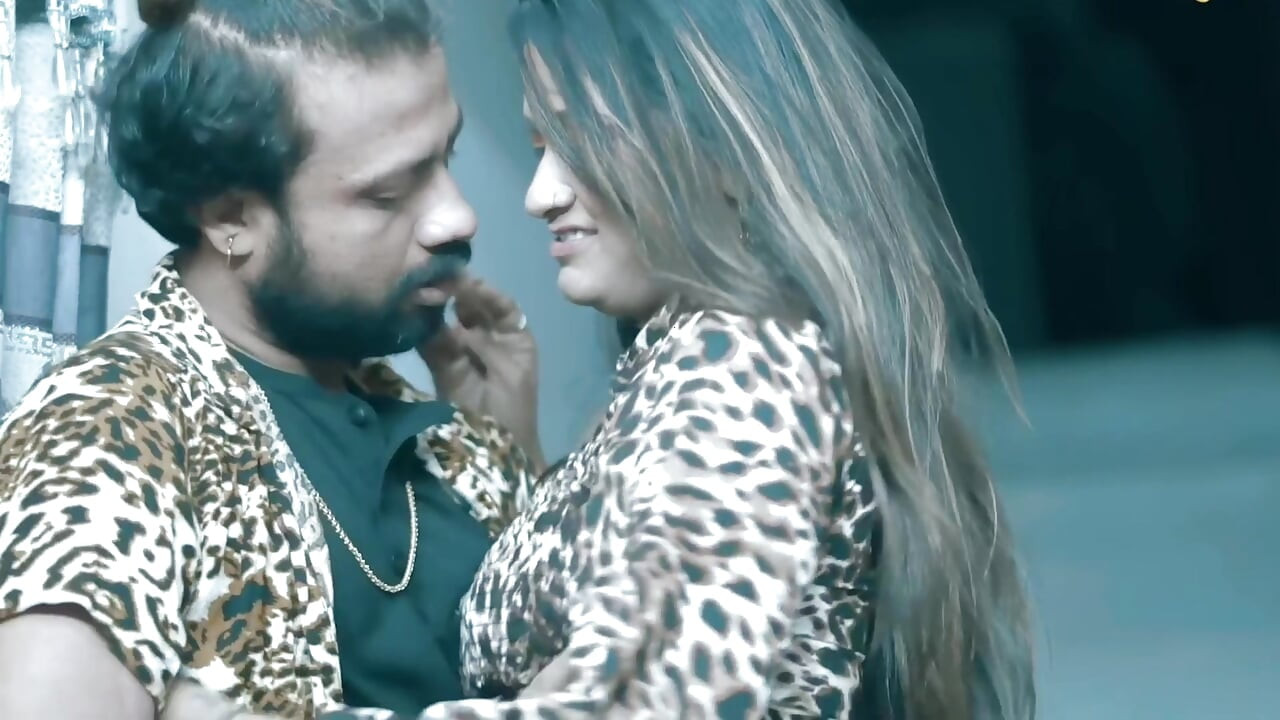 Raat ke samye biwi samjh kar soteli maa ko hi chod diya