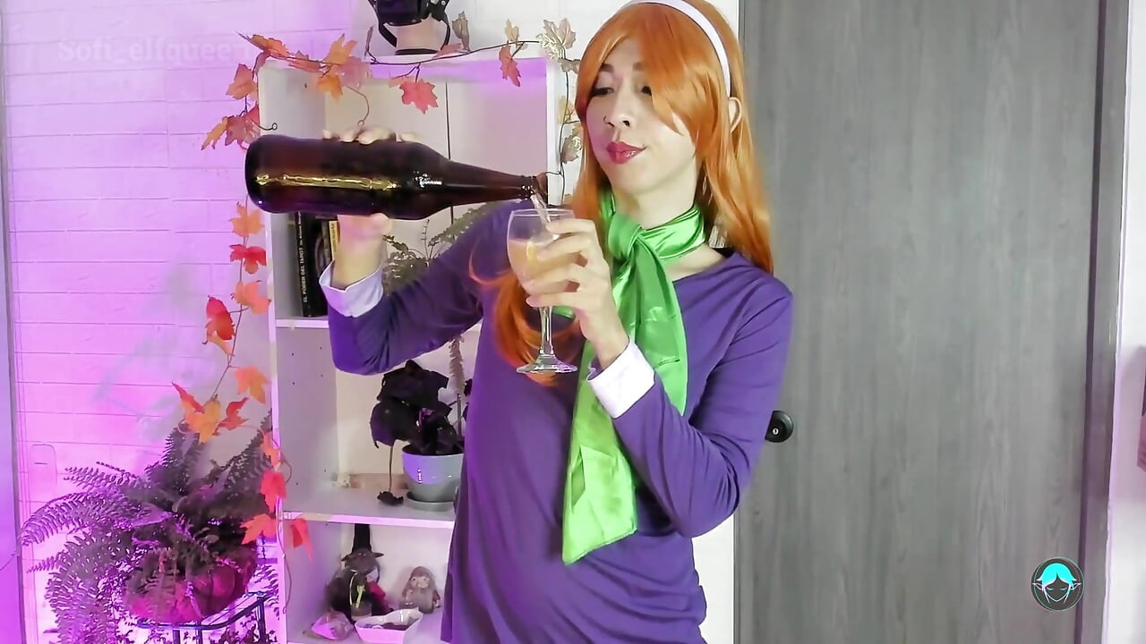 Kontes mesra cosplay puv daphne dientot habis-habisan sama scooby
