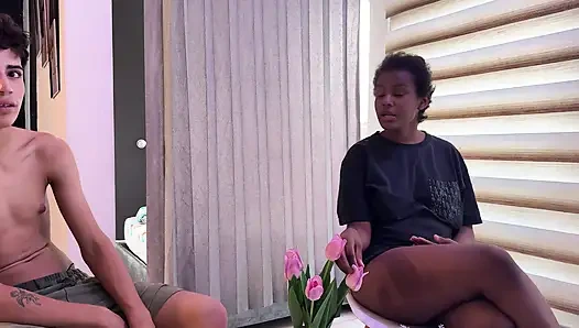 Teman pacarku sangat nakal dan sangat menikmati saat aku memasukkan kontol besarku ke dalam pantatnya yang sempit.