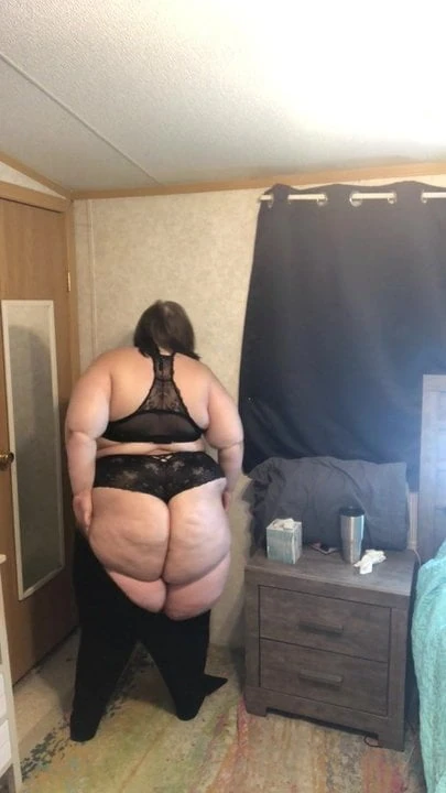 SSBBW Instragram Model Trys On Leggings