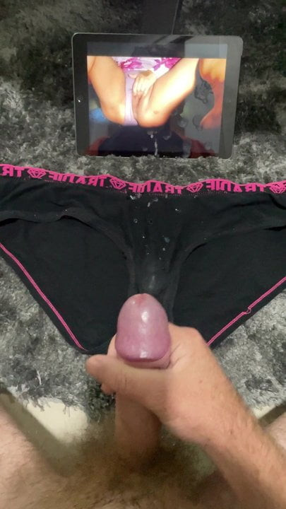 Cumming with foxybbw8892