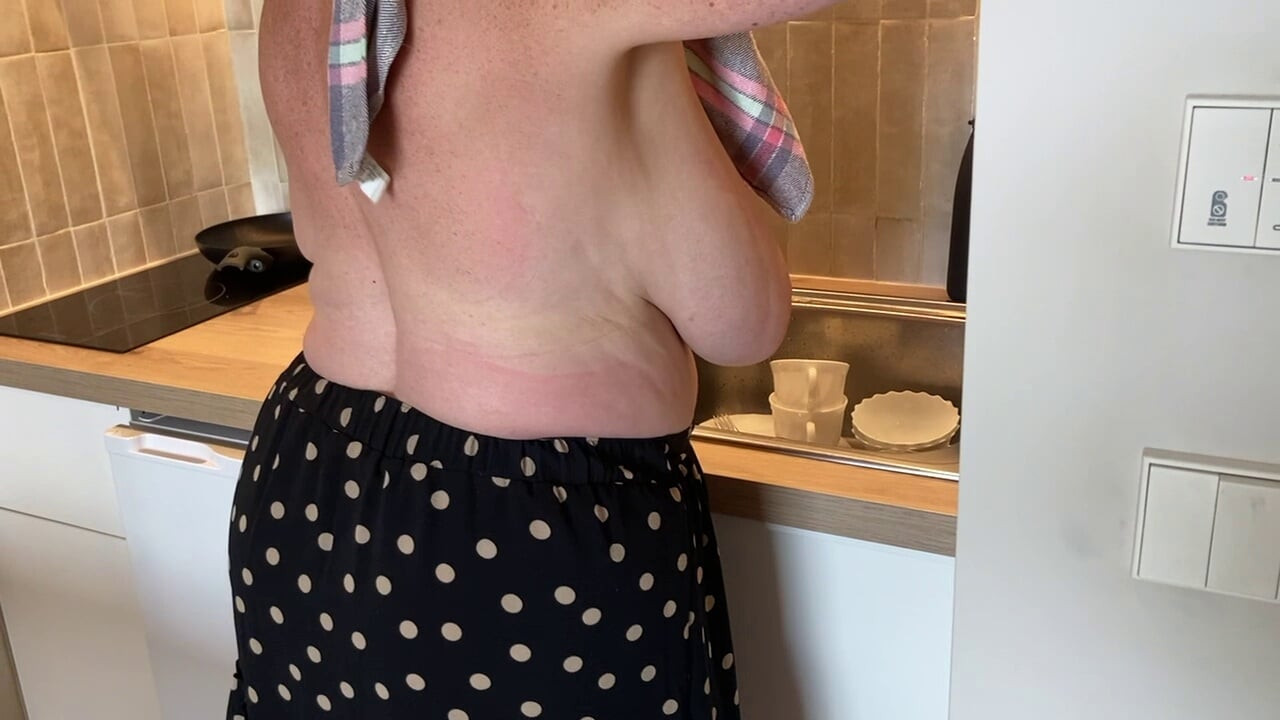 Mrs Mature Feet trying to do Housework