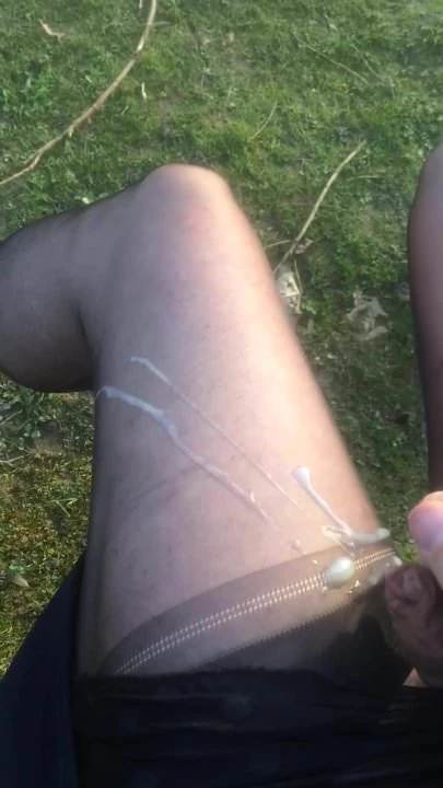 Dogging and spunking in the park