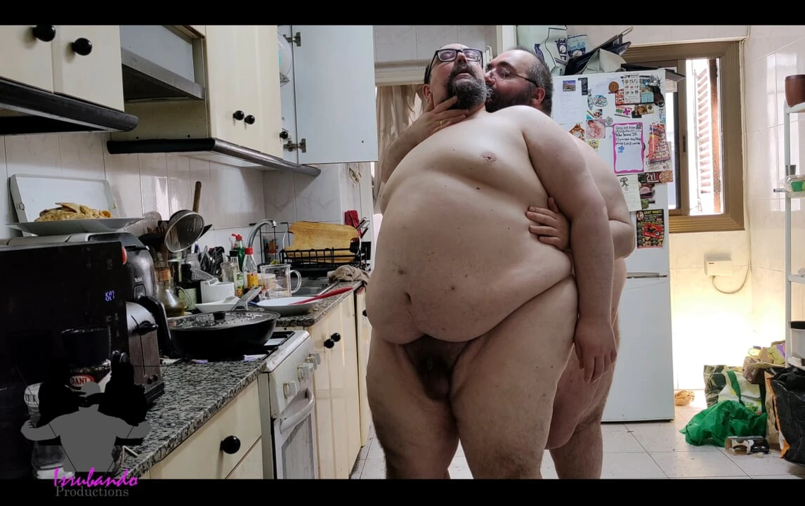 Cucinare con WriterHorny con un sacco di coccole e baci.