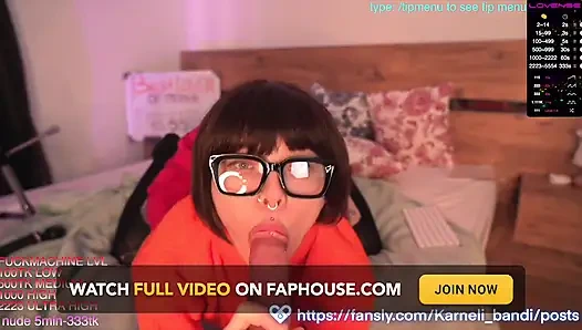 Scooby Doo'dan Velma özenle yarak emiyor