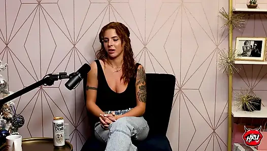 Lumi Ray: fışkırtıyor, ünlülerle sikişiyor ve 3 saatlik seks