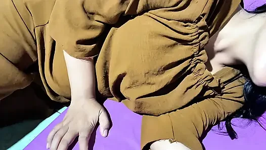 (Handjob) My stepsister is very sexy, her big tits make me horny