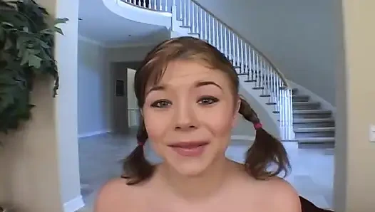 Gadis remaja nyepong kontol monster sebelum pantatnya dientot sampai dicrot