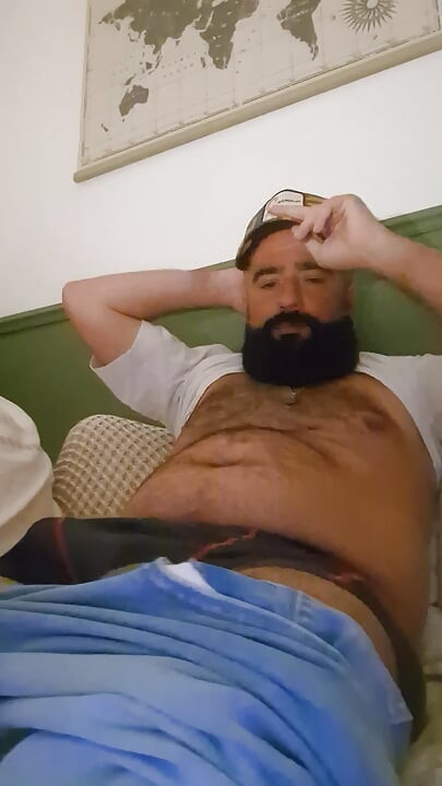 Bearded fuck are masturbator