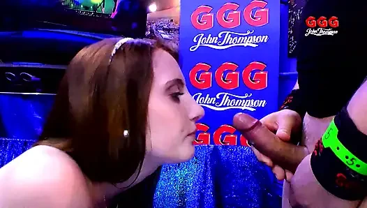 Ggg - О Боже! Грудастую Брюнетку Трахает Мускулистый Мужик В Групповой Установке