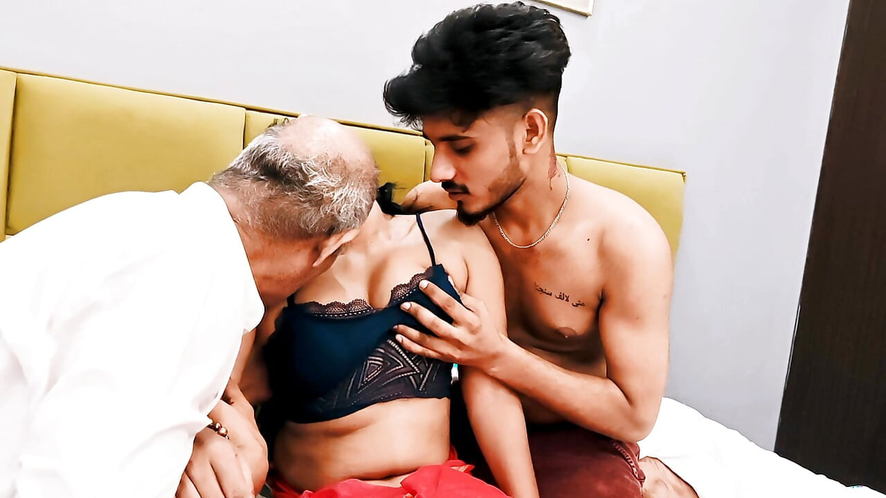 Indian Threesom Desi Video Boss has hardcore sex with servants wife in Hotel Fuck har Pussy Hindi Audio