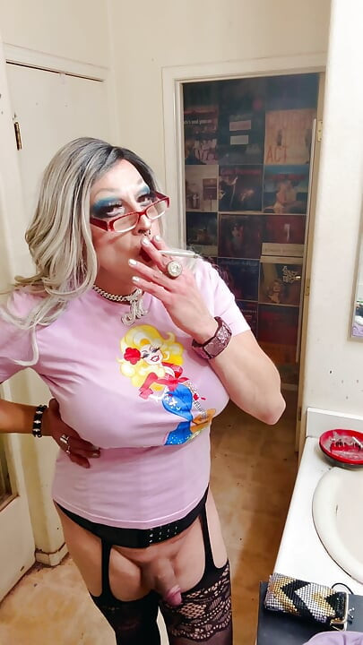 Marilyn Loves Dolly Smoking Fetish Tease