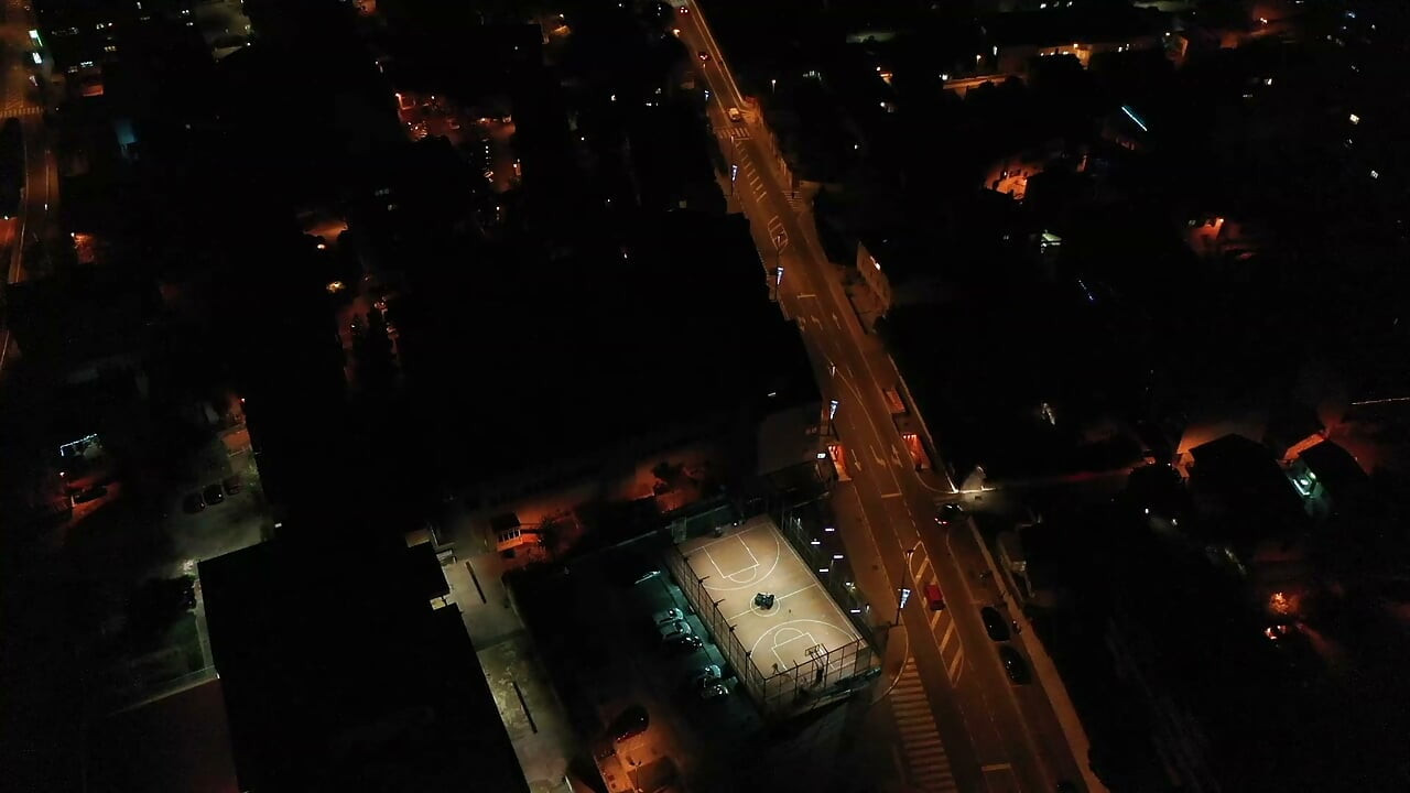 rua tranquila à noite segura