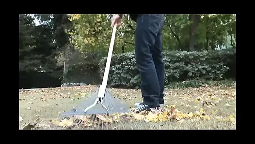 Schlampiger mundfick führt zu tiefer kehle