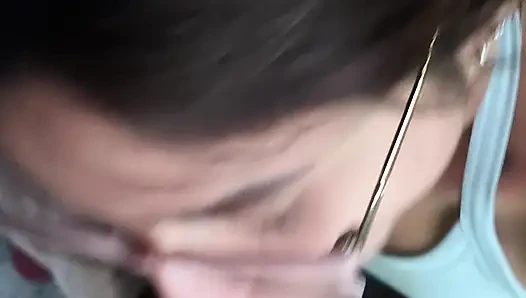 Komşum yüzüme sütünü veriyor