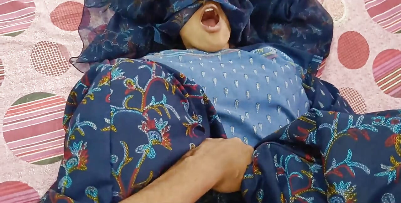 맑은 힌디어 목소리로 따먹히는 인도 인도 마을 바비