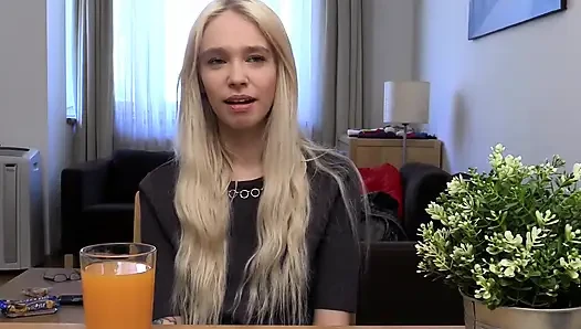 Sexy studentin braucht geld - Interview