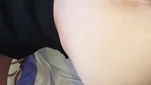 Orta yaşlı seksi kadın dörtte sikiliyor