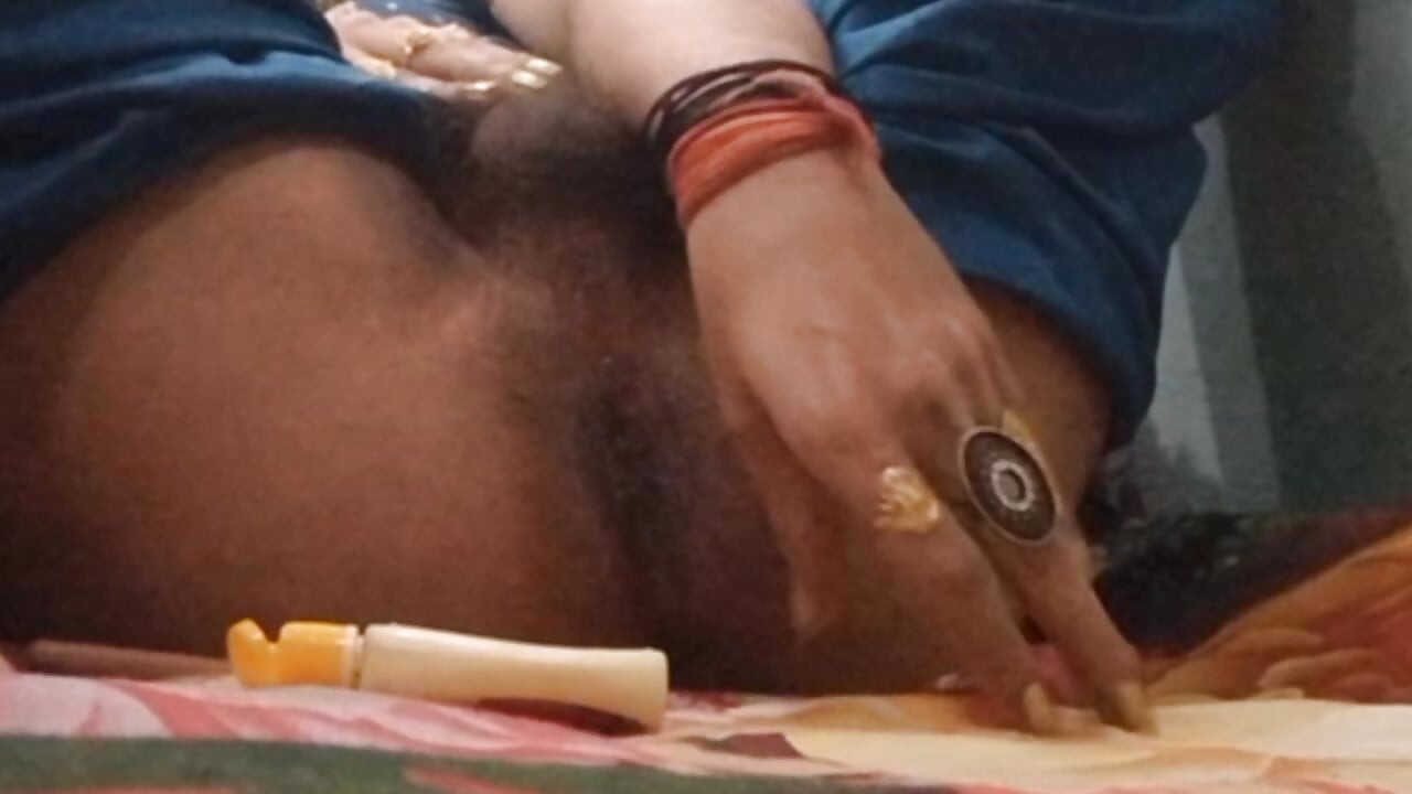 Indian crossdresser using nail paint for anal as dildo