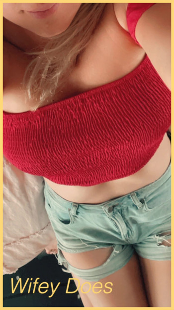 Wifey sizzles in this red top