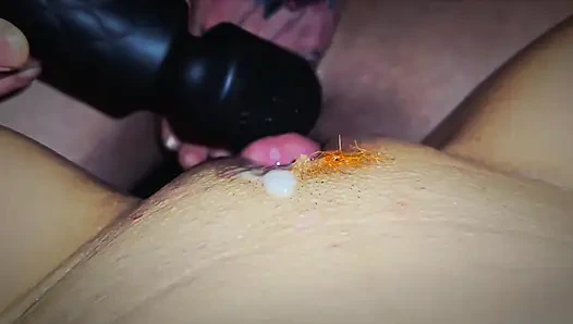 Жену с оранжевыми зарослями трахают и кончают на толстую киску дважды