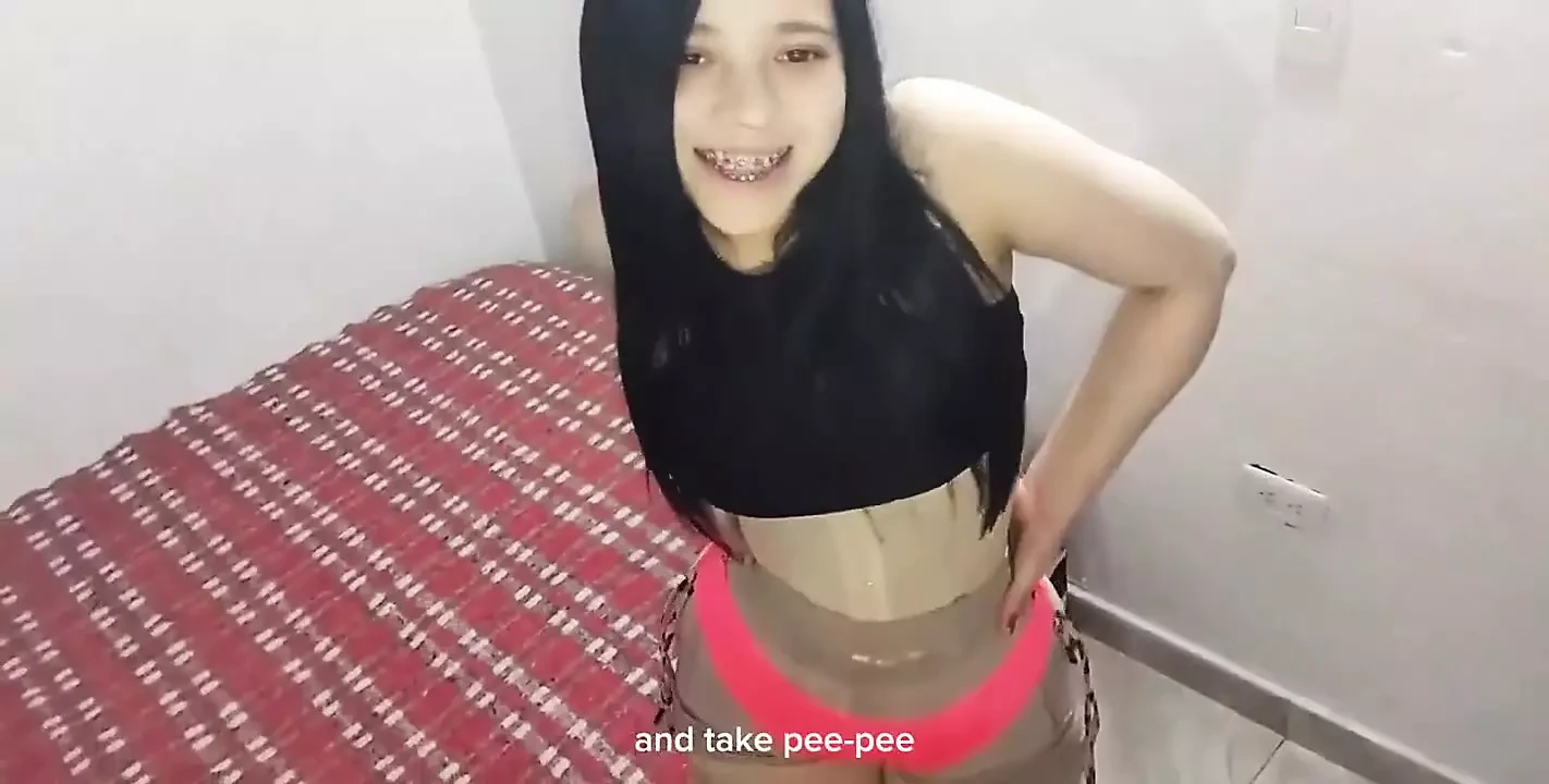 Adolescentă frumoasă futându-se pe internet video