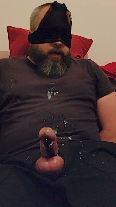 Папочку связали с вибратором на члене - Slugsofcumguy | Клип 1