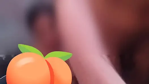 Closeup, cowok ini lagi asik nyepong kontol di kamar mandi - audio punjabi