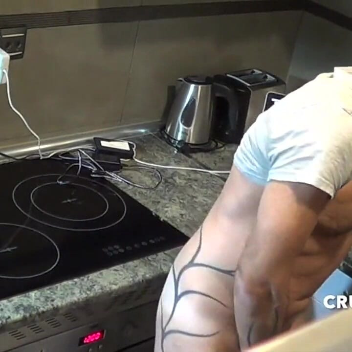 Fodida no Pelo por Maduro Oy na Cozinha