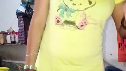 Kayınbiraderi penisinin elinden su çıktı, desi seksi video, seksi video, seks videosu.