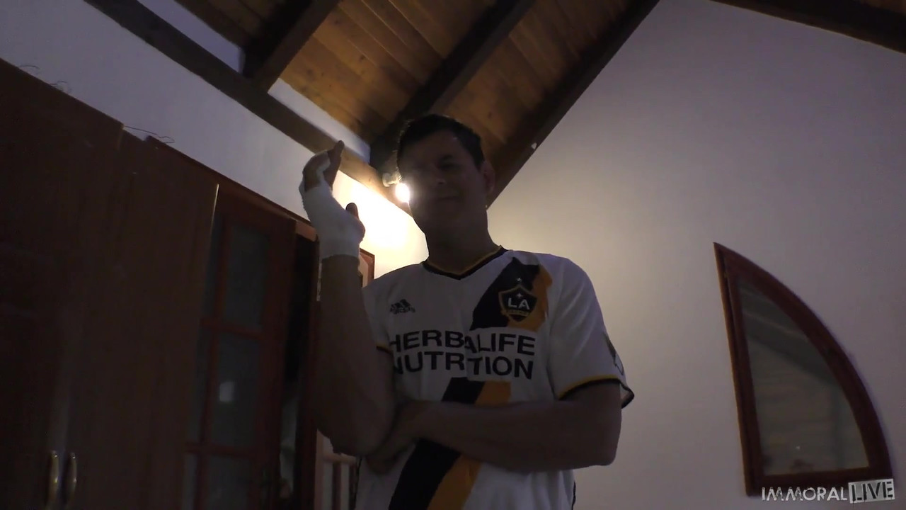 Lady dee变得怪异, 因为她潮吹并得到三次射精!