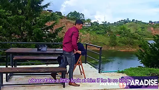 ANALSEX MITTEN IN DER NATUR UND EIN MÄDCHEN, DAS IN LUST AUF SPAß IST