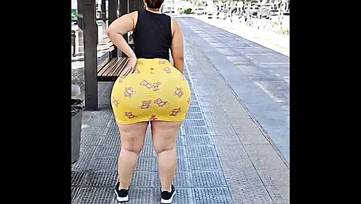 Big ass waiting for the bus in Argentina