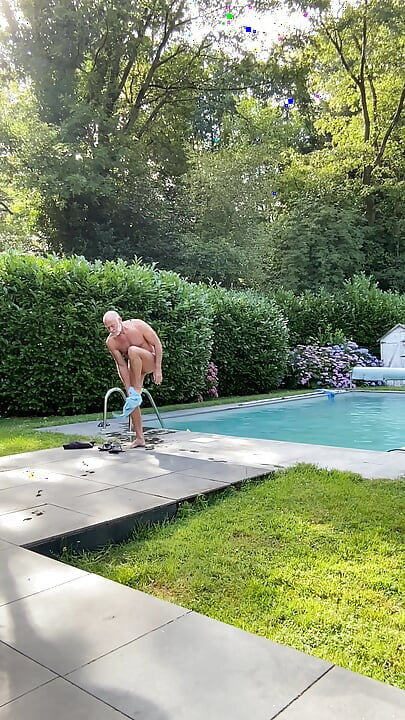 A refreshment in the pool