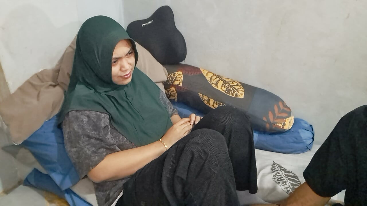 Aunt in law Hijab Stayed One Night at My House.
