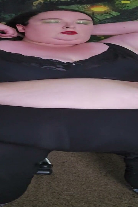 Ssbbw mặc quần áo