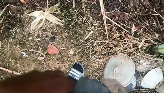 Sabah erken saatlerde insanların içinde işiyor çaresizlik