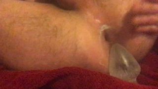Éjaculation et béance avec un gros plug anal en verre